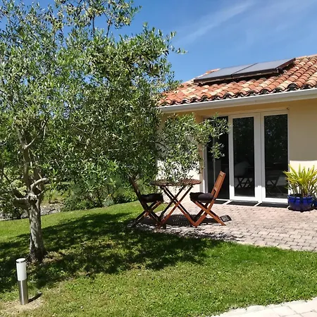 Semesterbostad Cosy - Petit-dejeuner Et Jacuzzi En Option