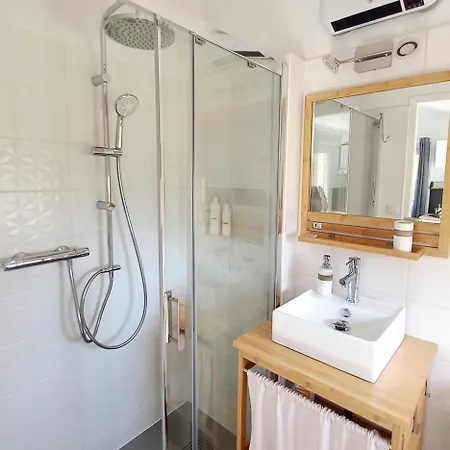 Cosy - Petit-dejeuner Et Jacuzzi En Option Semesterbostad Rouffire